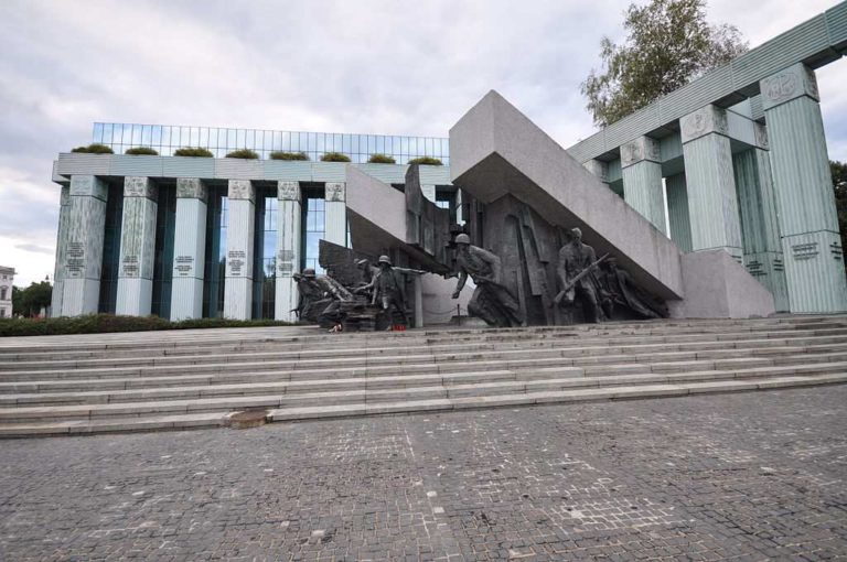 Poland demolishes Soviet war memorial