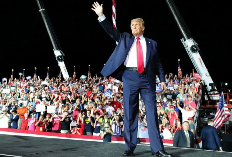 Trump supporters rally outside Mar-a-Lago following news of FBI raid