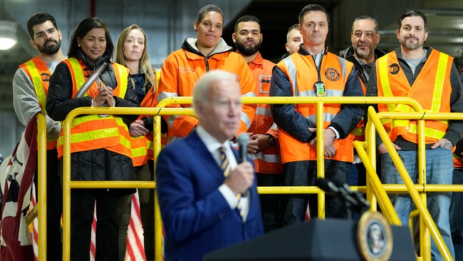 Bidenomics: A Million Fewer Native-Born U.S. Workers Since Last Year - InfoArmed