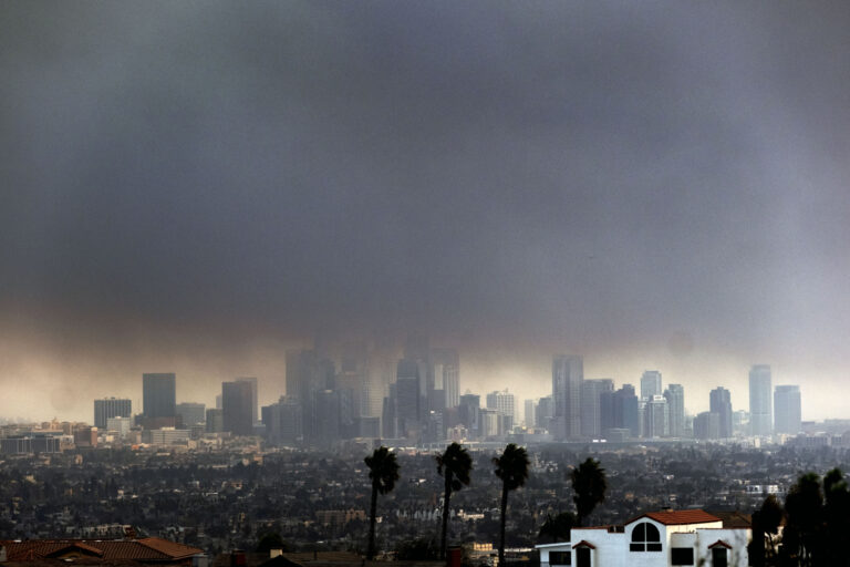 Live Updates: 5 Simultaneous Wildfires Wreak Havoc on Los Angeles - 1,000 Structures Destroyed, 2 Deaths Confirmed - InfoArmed