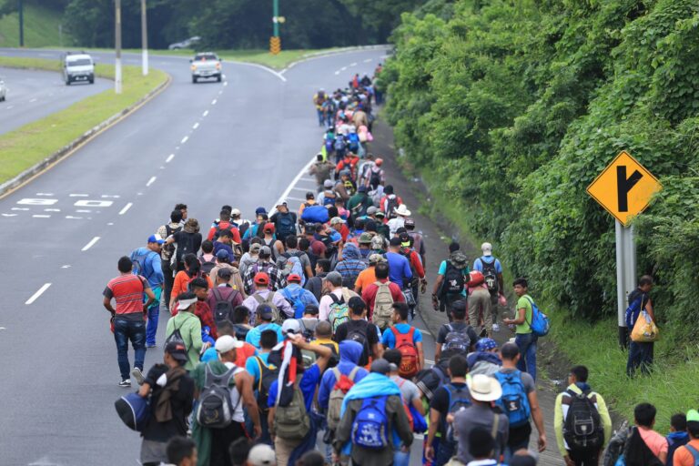 Video: Migrant caravan trying to cross southern border before Trump's inauguration