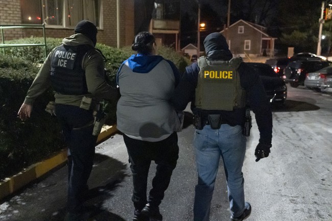 Poll: Most U.S. Voters Want Deportations to Continue